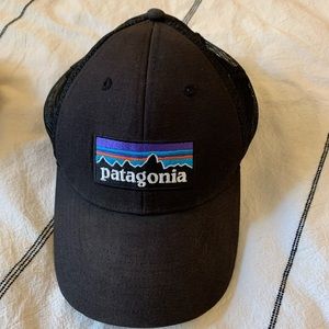 Classic black patagonia trucker hat!